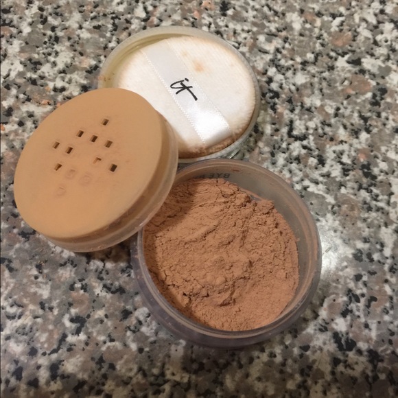 ⬇️ Bye Bye Pores Powder by (It) Cosmetics - Picture 2 of 5